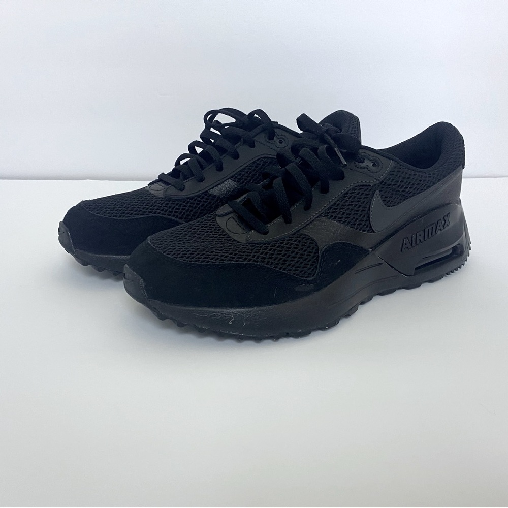 BOYS SIZE 7Y AIRMAX 90 IN BLACK ON BLACK ATHLETIC LEATHER UPPER SNEAKERS.